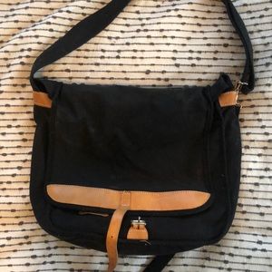 Black minehaha messenger bag